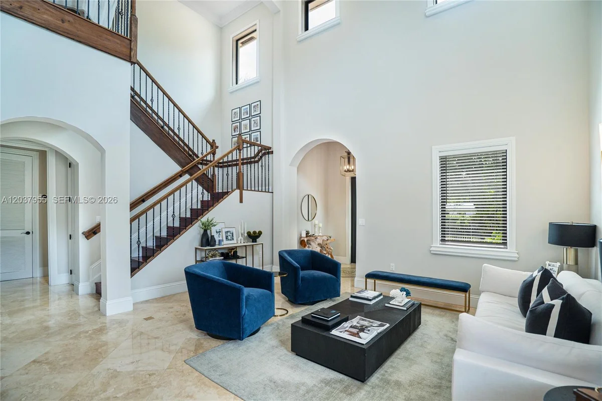 8919 NE 10th Ave, Miami: photo 1 of 21