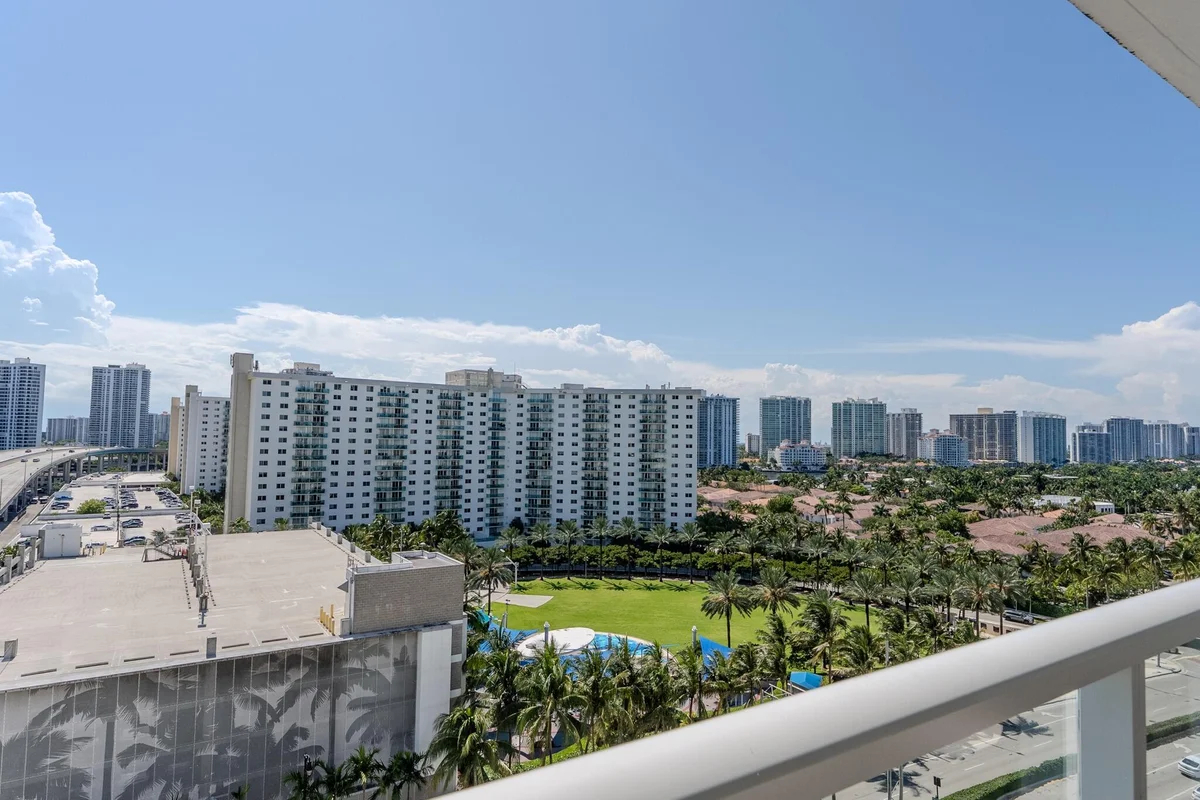 19201 Collins Ave #1038, Sunny Isles Beach: photo 1 of 17