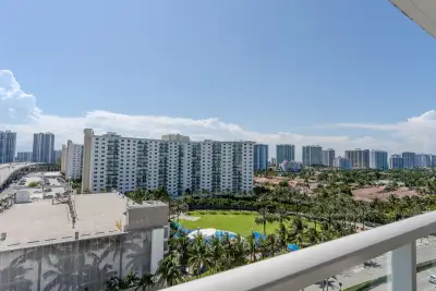 19201 Collins Ave #1038, Sunny Isles Beach: photo 1 of 17