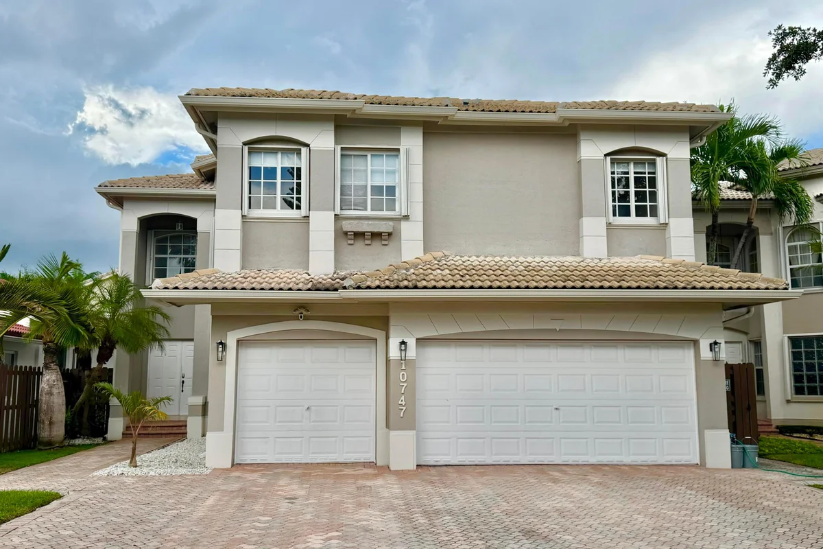 10747 NW 70th Ter, Doral: photo 1 of 12
