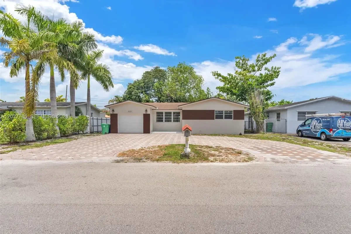6525 SW 18th St, Miramar: photo 1 of 33