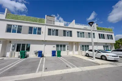 25657 SW 144th Ave, Homestead: photo 1 of 28