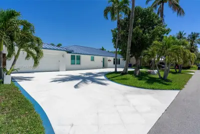 2711 NE 57th Ct, Fort Lauderdale: photo 1 of 34