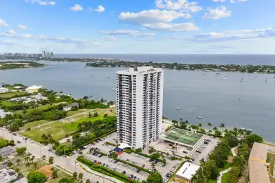 5600 N Flagler Dr #402, West Palm Beach: photo 1 of 33