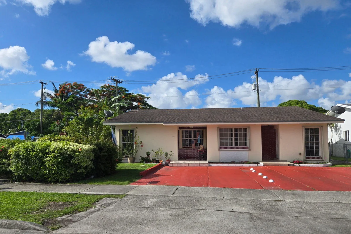 11302 SW 7th St, Miami: photo 1 of 25