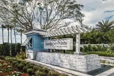 581 Sanderling Cir, Deerfield Beach: photo 1 of 78