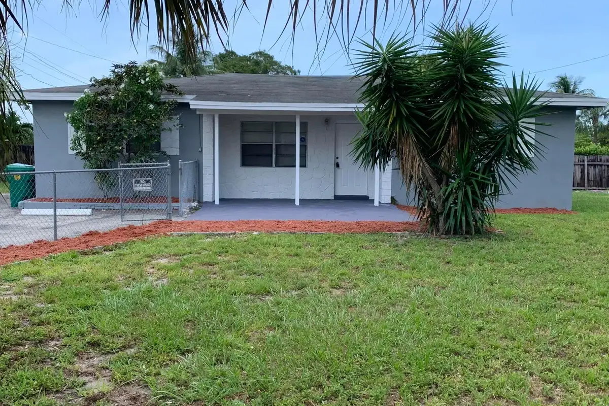 240 NW 38th Ave, Lauderhill: photo 1 of 48
