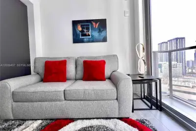 227 NE 2nd St #2308, Miami: photo 1 of 16