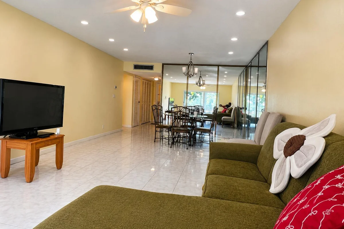 6101 N Falls Cir Dr #310, Lauderhill: photo 1 of 9