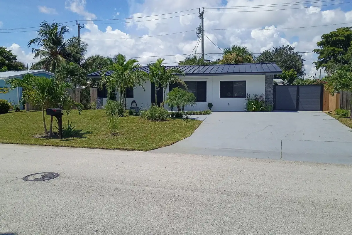 3141 NE 14th Ave, Pompano Beach: photo 1 of 39