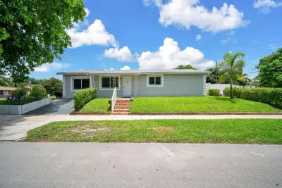 7321 Cody St, Hollywood: photo 1 of 19