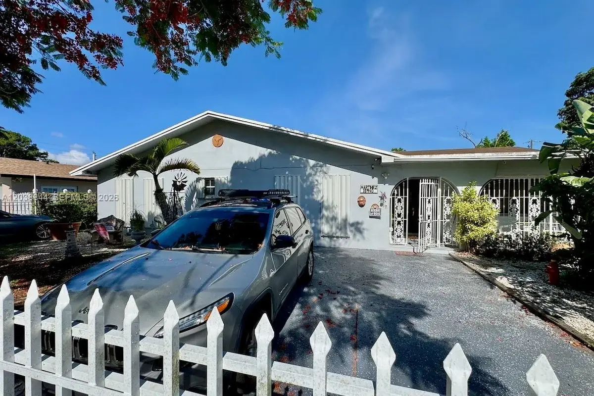 15940 NW 37th Pl, Miami Gardens: photo 1 of 27