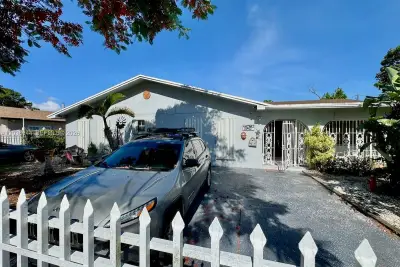 15940 NW 37th Pl, Miami Gardens: photo 1 of 27