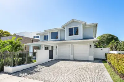 412 SE 4th Ave, Delray Beach: photo 1 of 35