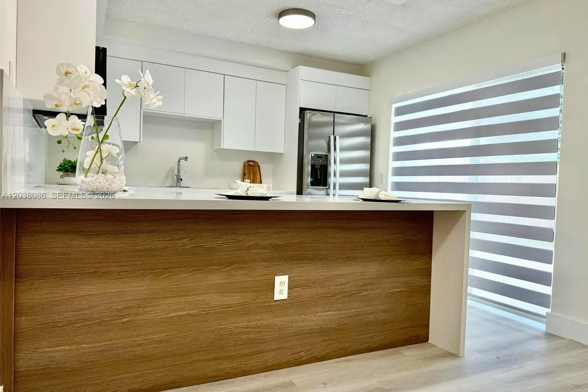 2565 Garden Ct, Cooper City: photo 1 of 20