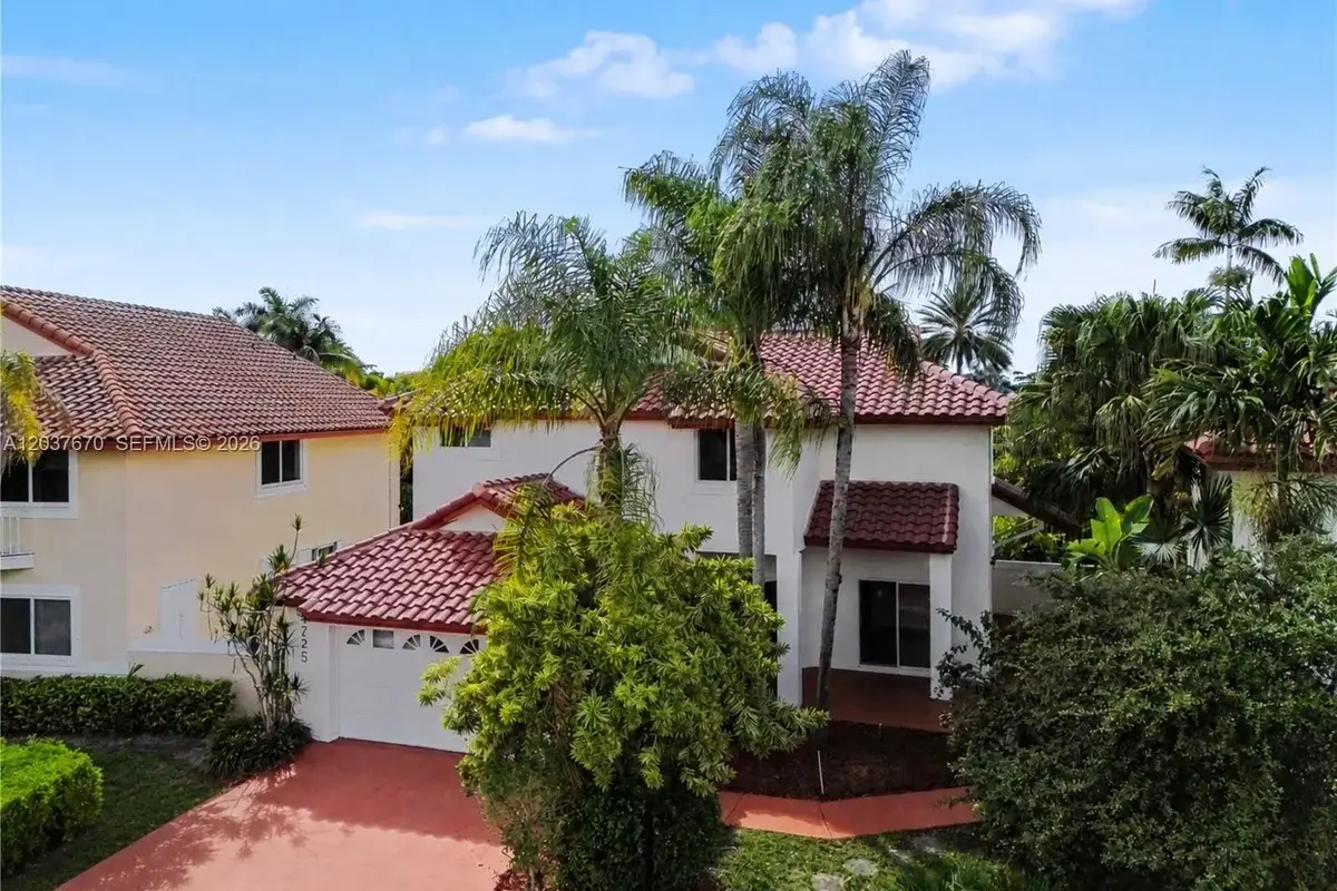 4725 NW 104th Ave, Doral: photo 1 of 30