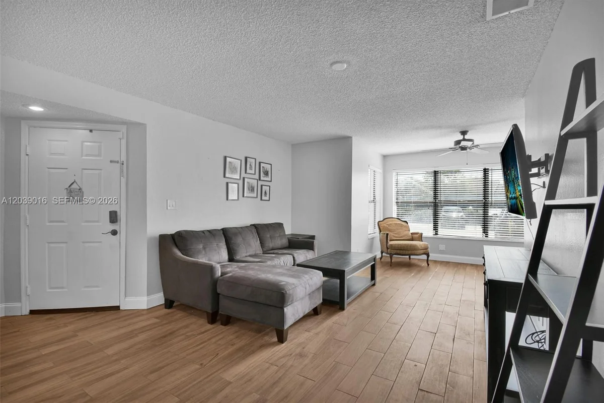 2866 S University Dr #5105, Davie: photo 1 of 35
