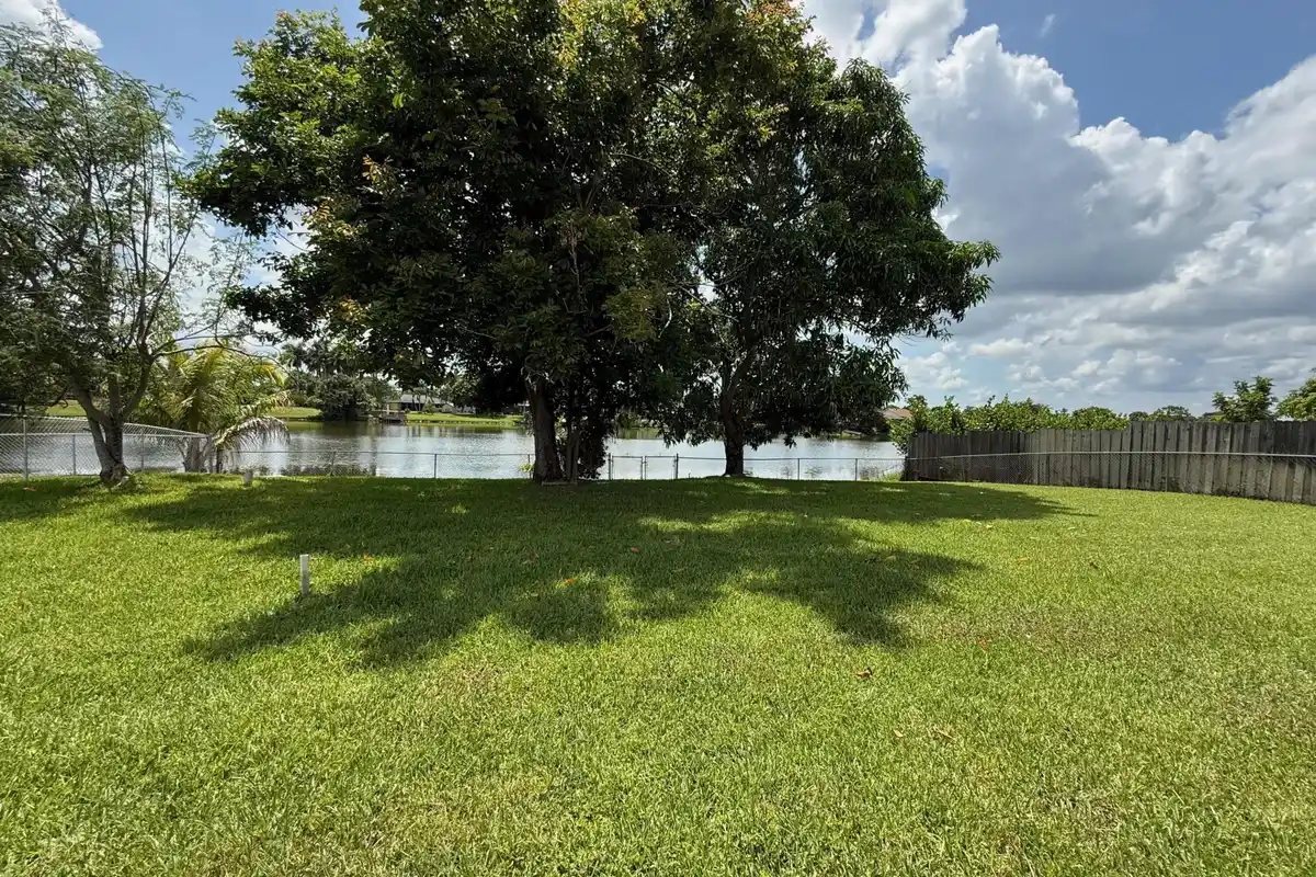 264 Las Palmas St, Royal Palm Beach: photo 1 of 4