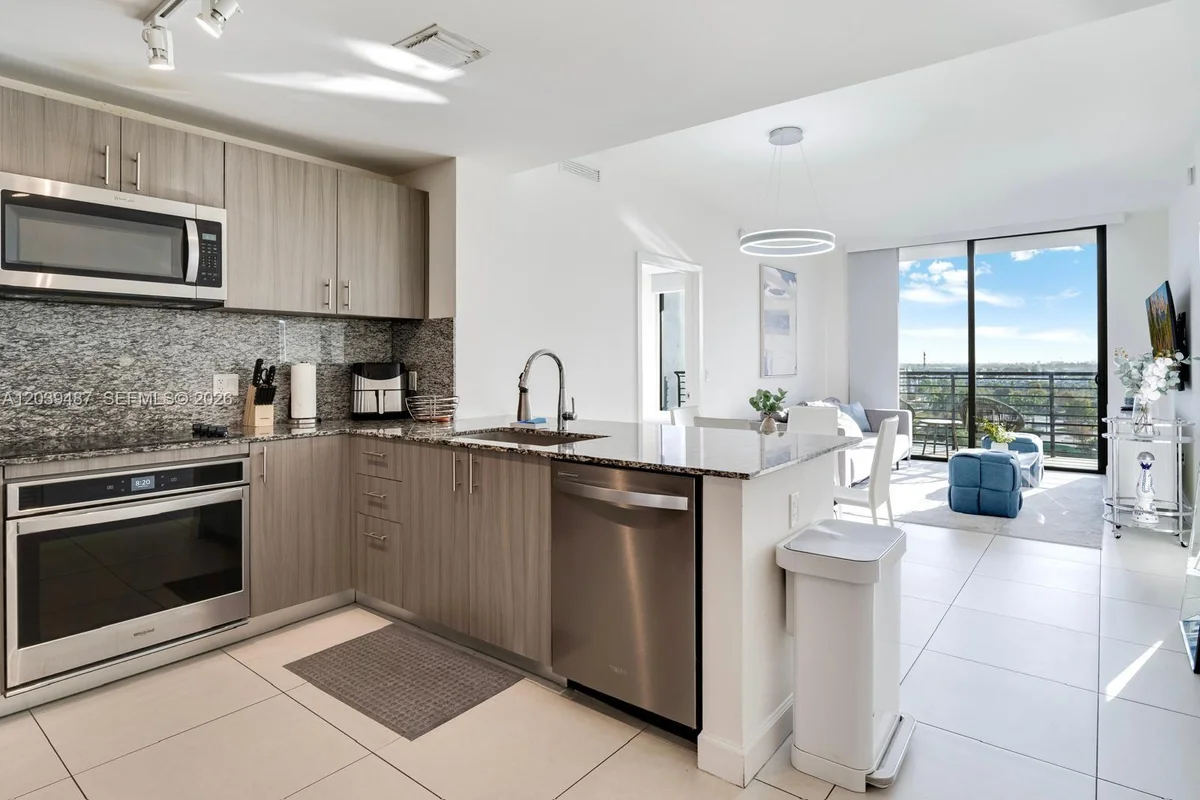 5350 NW 84th Ave #909, Doral: photo 1 of 32