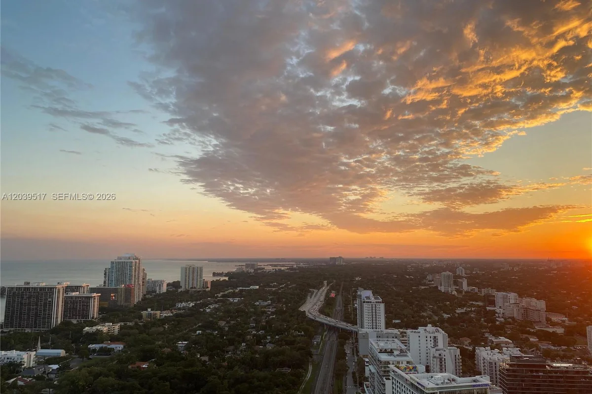 60 SW 13th St #2819, Miami: photo 1 of 16