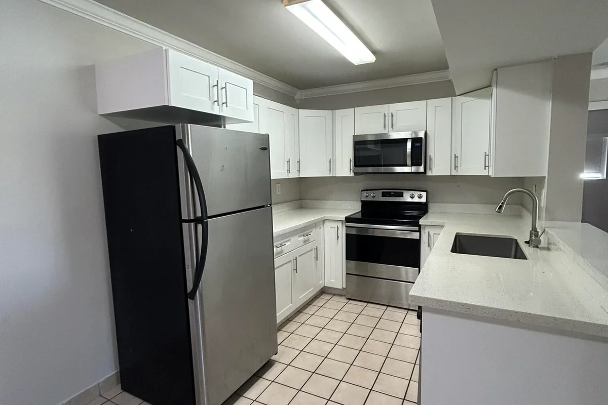 450 W Palm Cir W #103, Pembroke Pines: photo 1 of 12