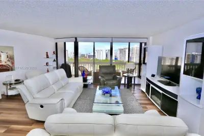 1000 Island Blvd #2005, Aventura: photo 1 of 33