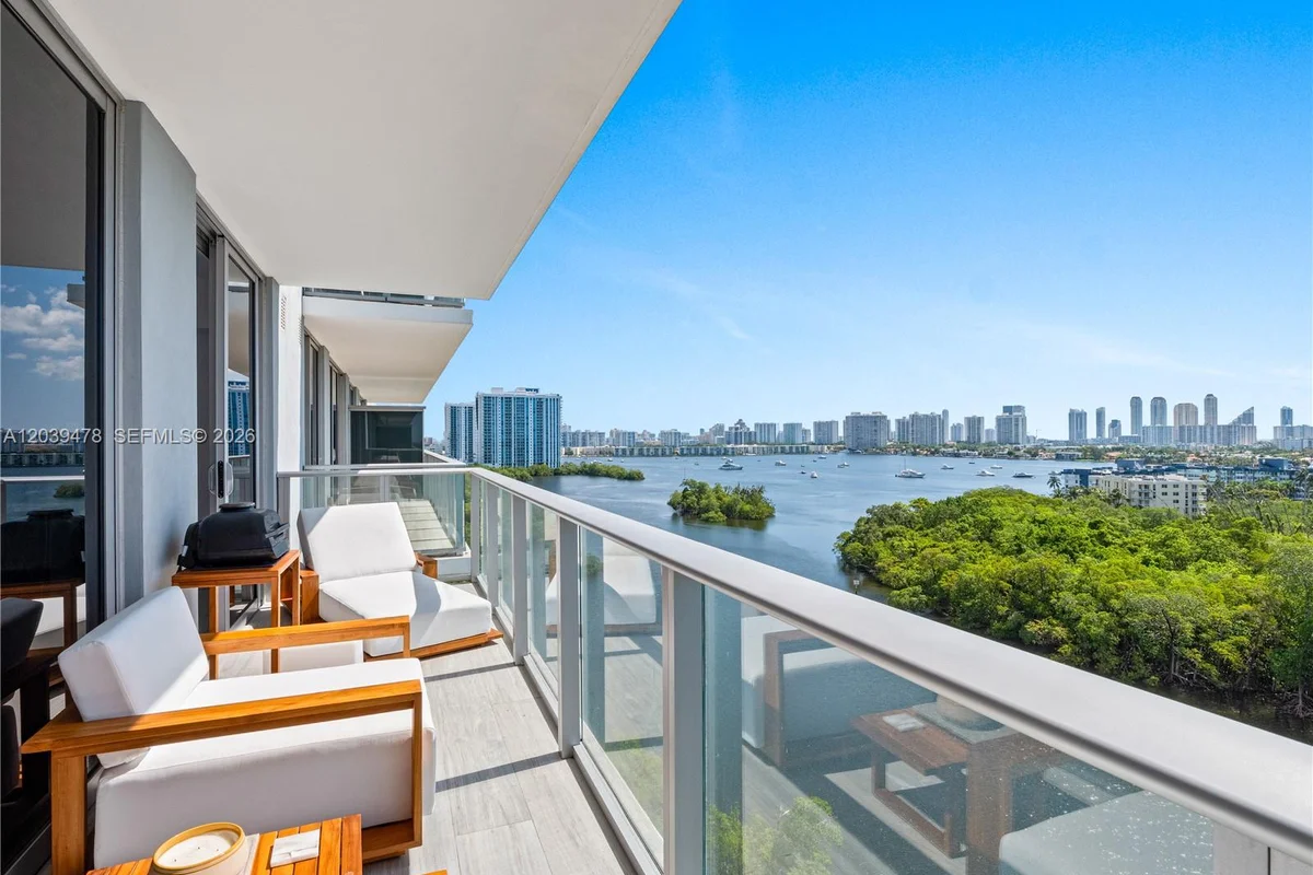 16385 Biscayne Blvd #1117, North Miami Beach: photo 1 of 32