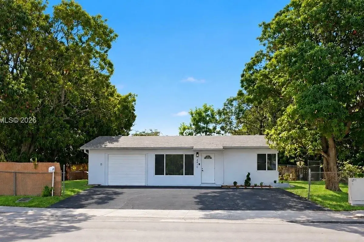4410 NE 3rd Ave, Deerfield Beach: photo 1 of 28