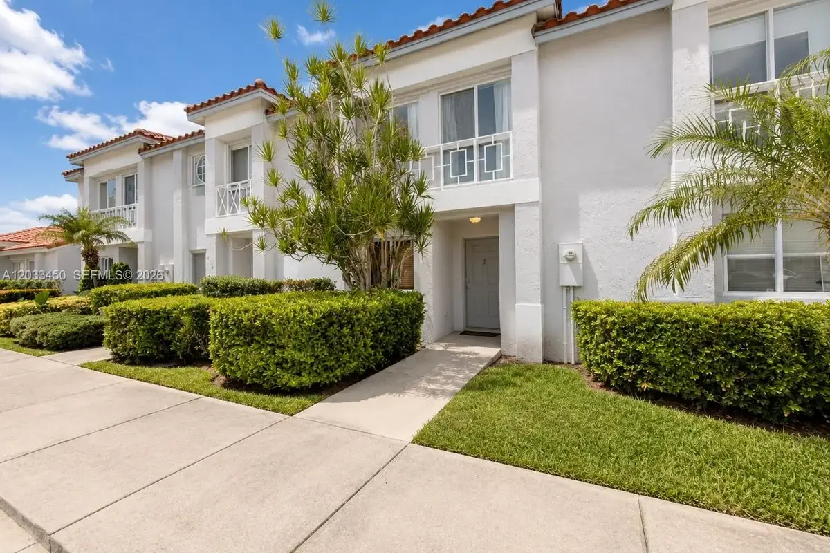 532 NW 208th Ter, Pembroke Pines: photo 1 of 17