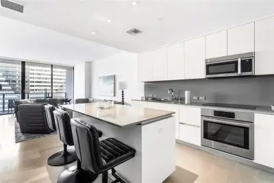 88 SW 7th St #1006, Miami: photo 1 of 49