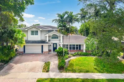 1940 Harbourview Dr, Fort Lauderdale: photo 1 of 45