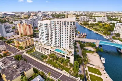 10 S River Dr #801, Miami: photo 1 of 10