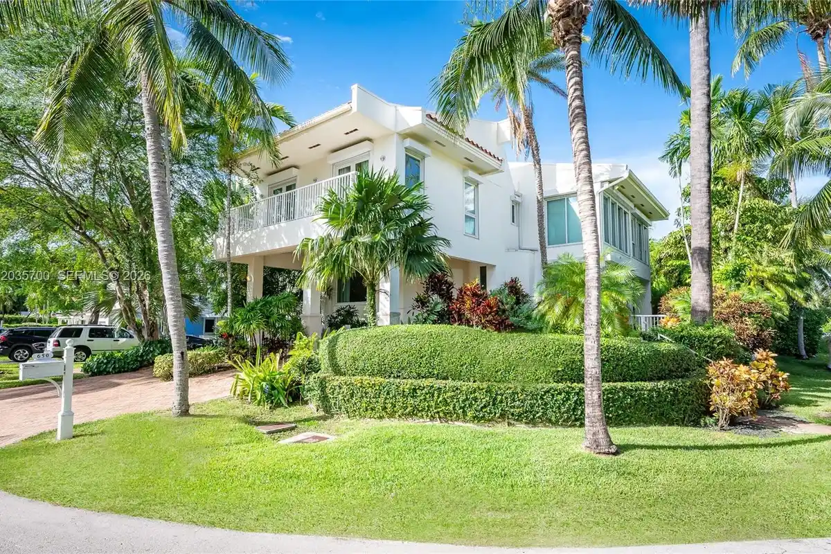 650 Curtiswood Dr, Key Biscayne: photo 1 of 41
