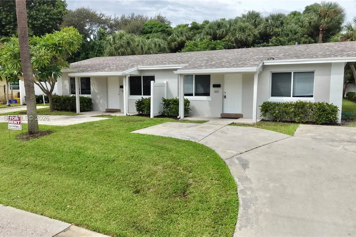 323 Northlake Dr #323/325, North Palm Beach: photo 1 of 8