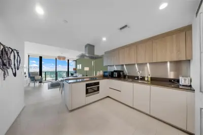 1000 Brickell Plz #4704, Miami: photo 1 of 16