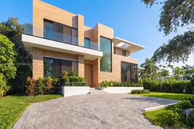 4430 Nautilus Dr, Miami Beach: photo 1 of 40