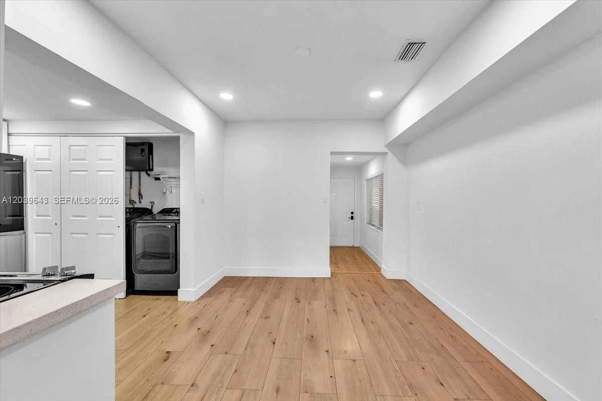4719 E 8th Ct, Hialeah: photo 1 of 34
