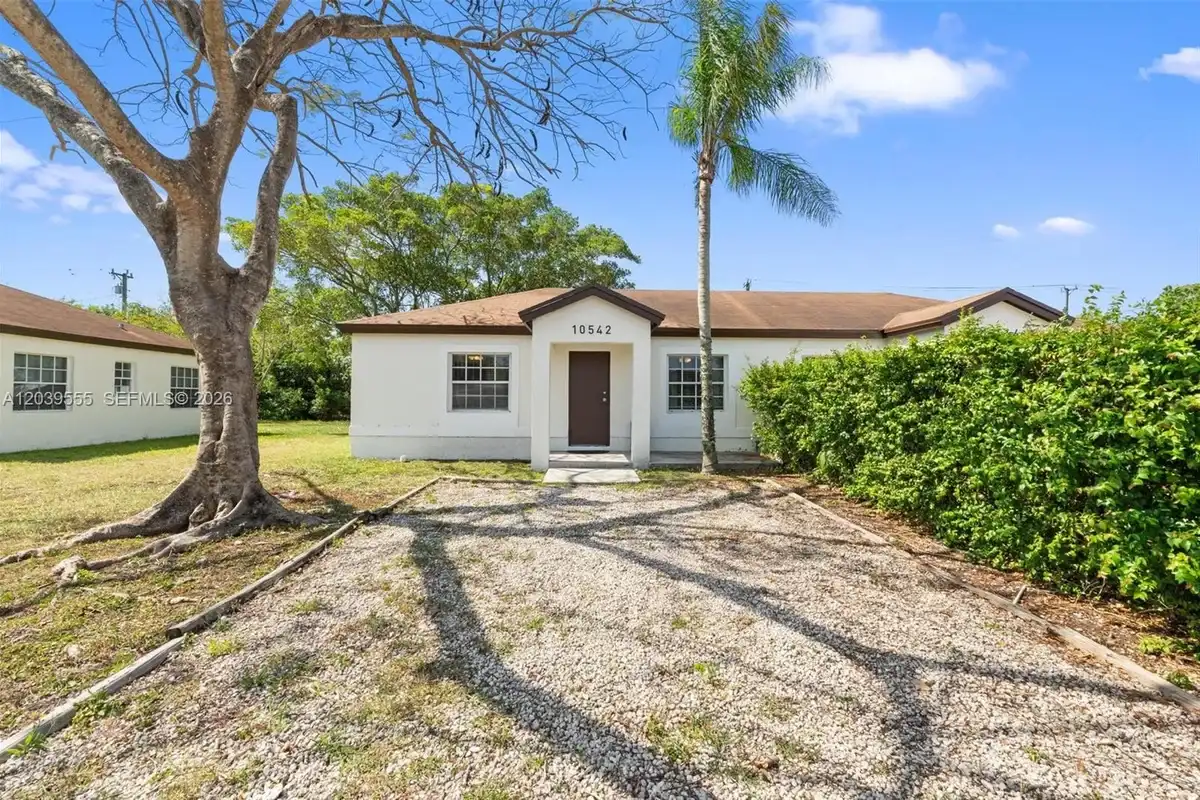 10544 SW 182nd St, Miami: photo 1 of 15