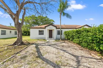 10544 SW 182nd St, Miami: photo 1 of 15