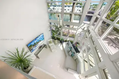 39 N Shore Dr, Miami Beach: photo 1 of 47