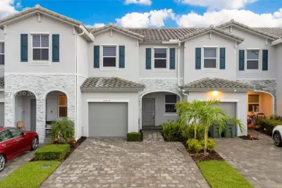 2615 SE 11th St, Homestead: photo 1 of 20