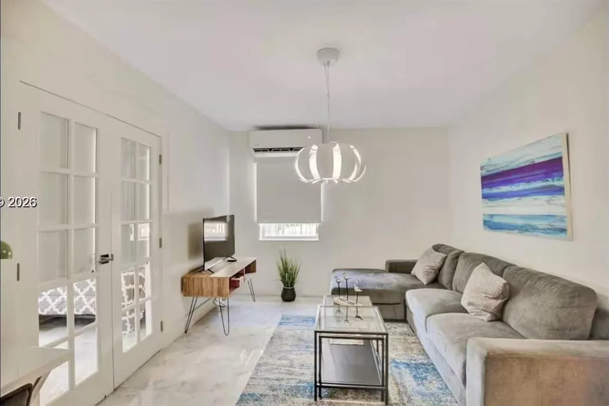 174 NE 47th St #202, Miami: photo 1 of 14