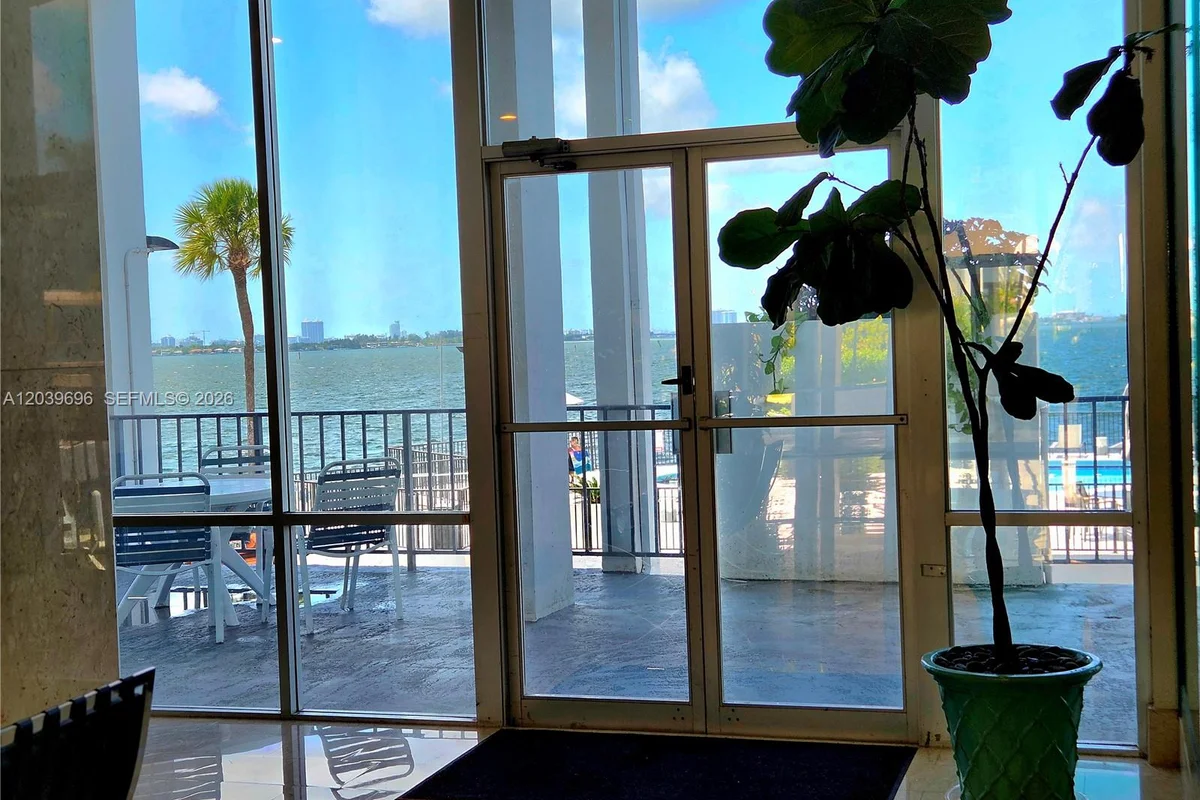 11930 N Bayshore Dr #910, North Miami: photo 1 of 24