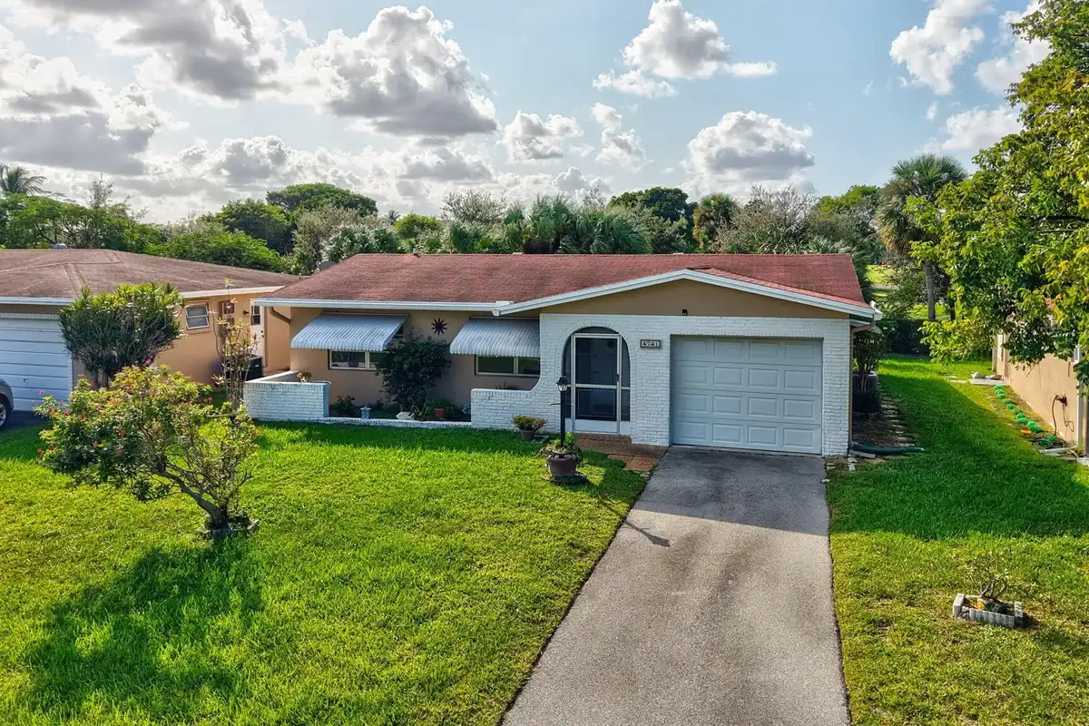 4741 NW 13th Ave, Deerfield Beach: photo 1 of 35