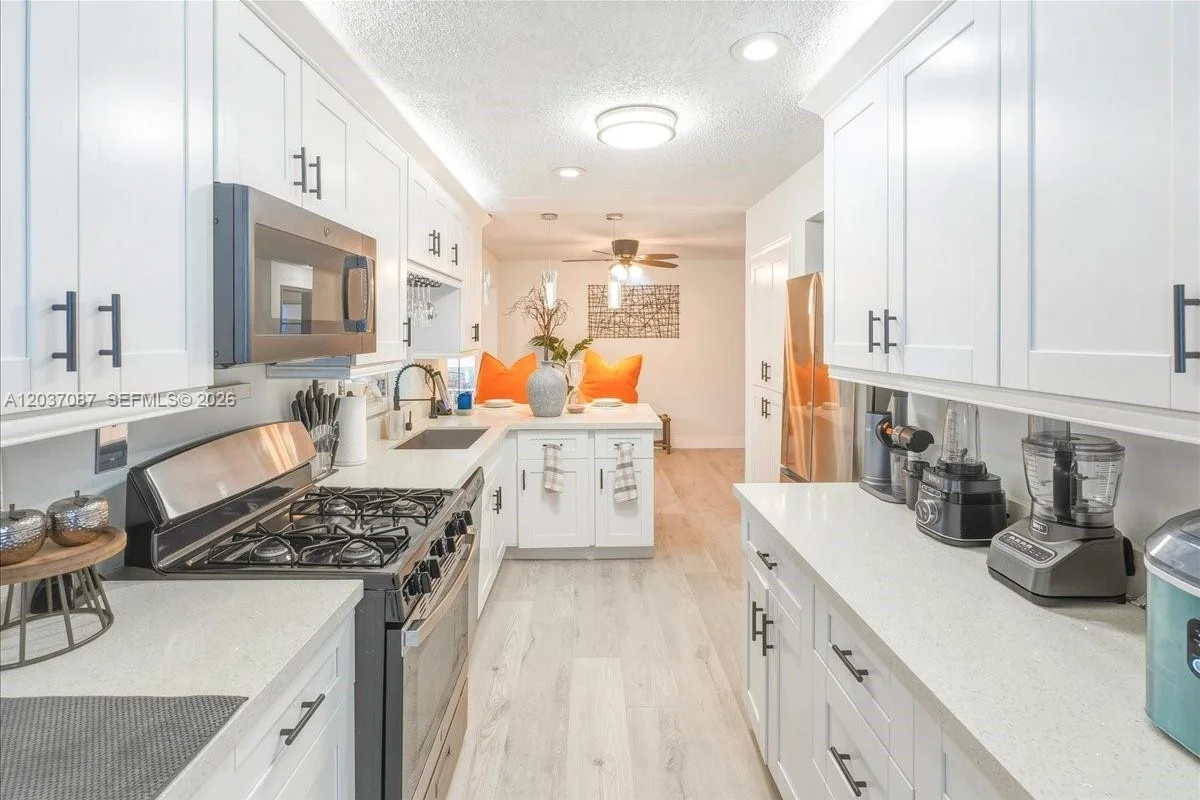 8580 NW 20th Ct, Sunrise: photo 1 of 40