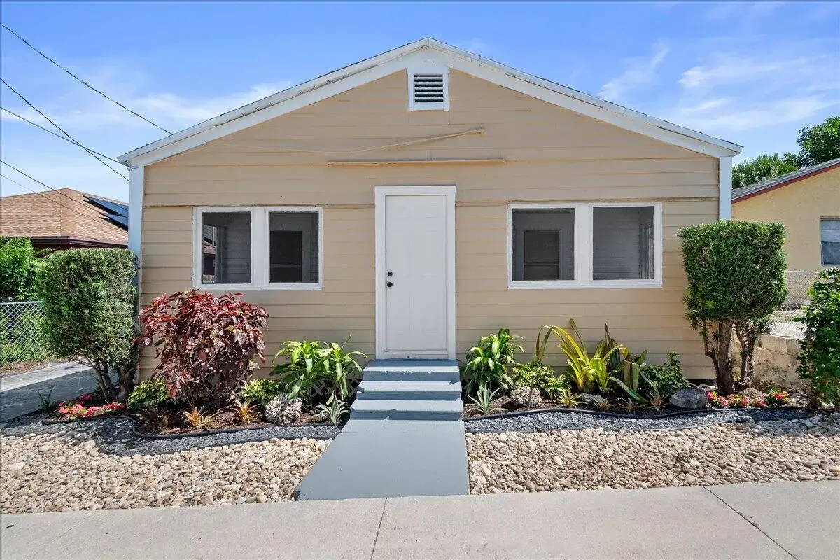 1011 22nd St, West Palm Beach: photo 1 of 21