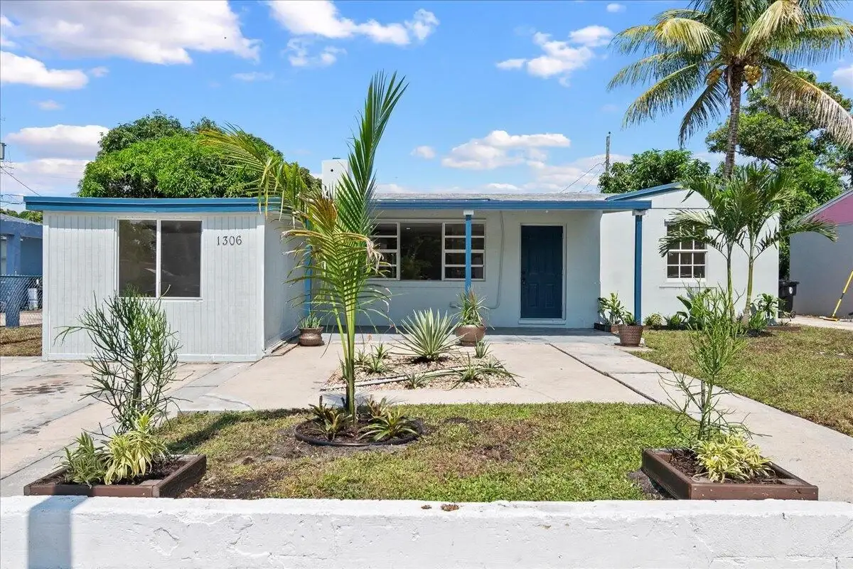 1306 S C Ter, Lake Worth Beach: photo 1 of 16