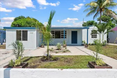 1306 S C Ter, Lake Worth Beach: photo 1 of 16