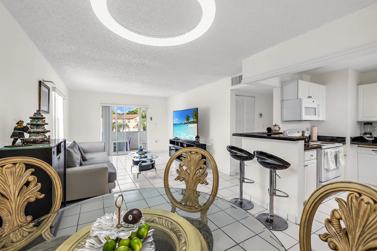 6507 Winfield Blvd #211ac, Margate: photo 1 of 28