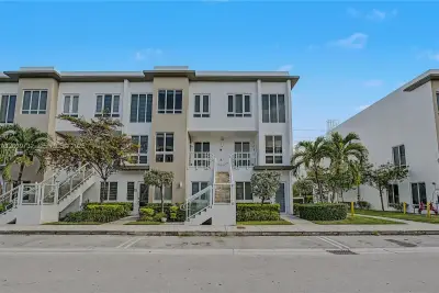 10260 NW 63rd Ter 203 #213, Miami: photo 1 of 27
